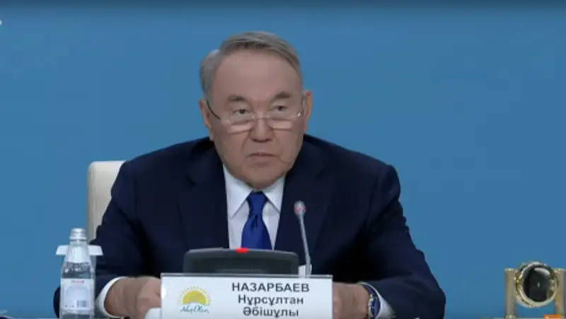 Назарбаев готовился к решению сложить полномочия около трех лет