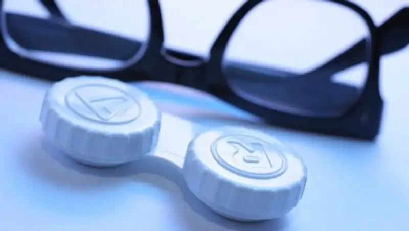 Стоит ли отказаться от очков в пользу линз