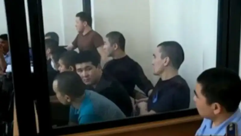 В Актобе 8 человек судят за пропаганду экстремизма по WhatsApp