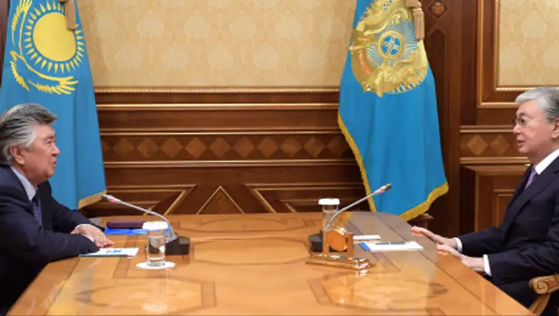 Токаев принял писателя Оразалина