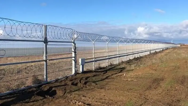 В Крыму возвели заграждение на границе с Украиной
