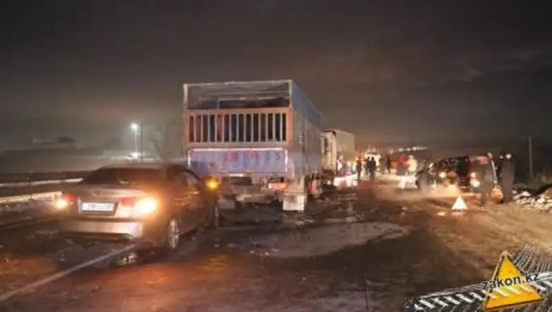 Появились подробности массового ДТП на трассе "Алматы-Капшагай"