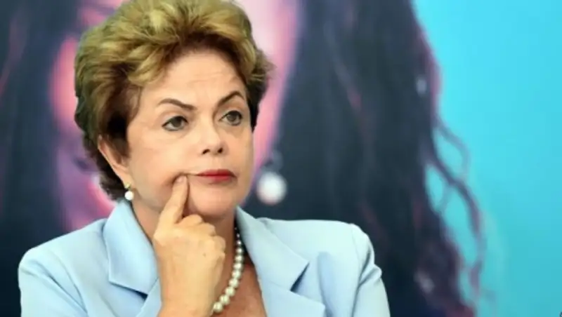 Суд Бразилии оставил в силе голосование по импичменту Роуссефф