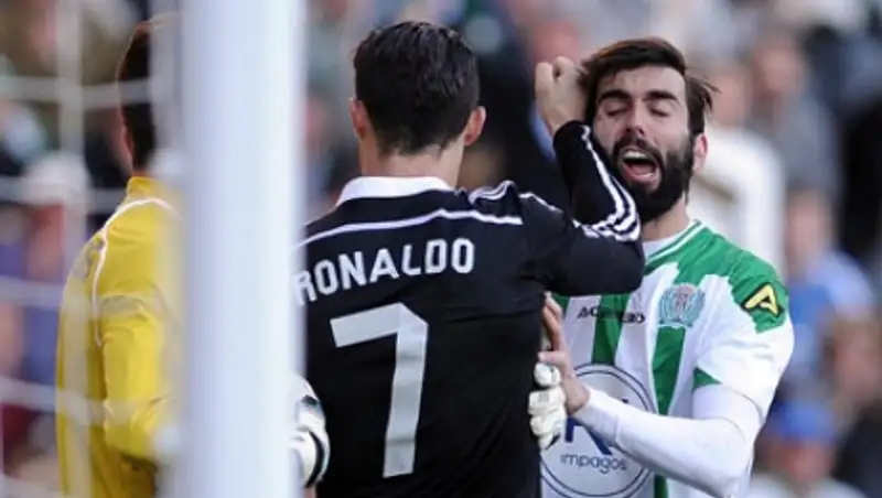 Футболисты «Барселоны» потребовали наказать Роналду