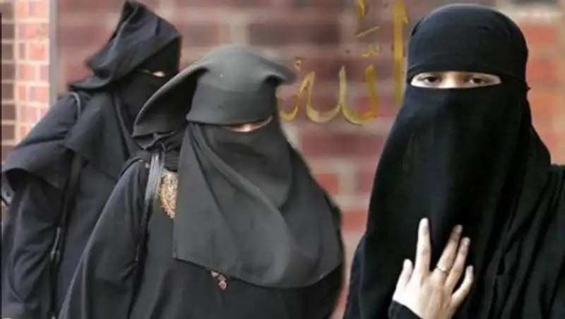 Женщину в ОАЭ оштрафовали на $40 тысяч за поиски компромата в телефоне мужа