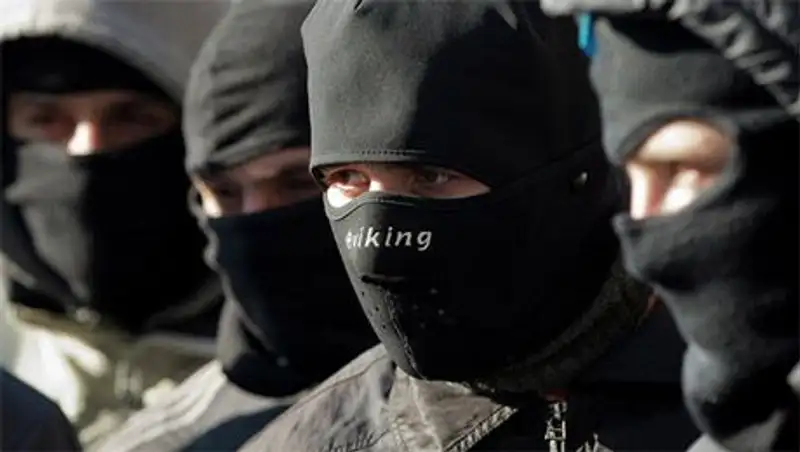 "Правый сектор" пригрозил Порошенко судьбой Януковича