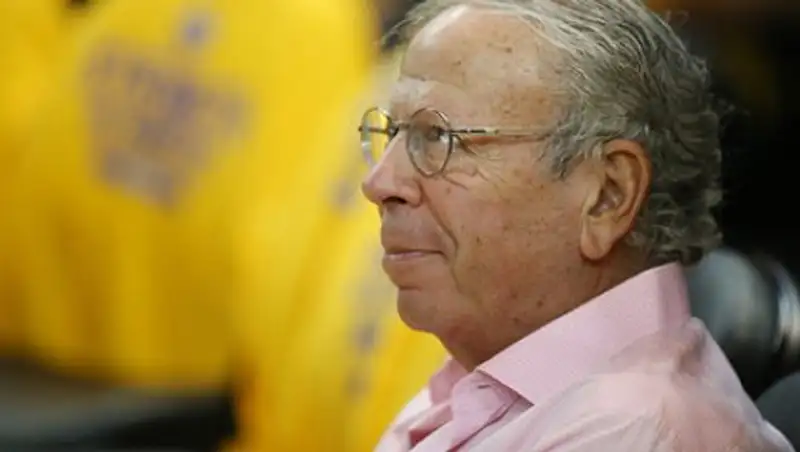 Владельца клуба НБА оштрафовали на 100 тысяч долларов за претензии к судье