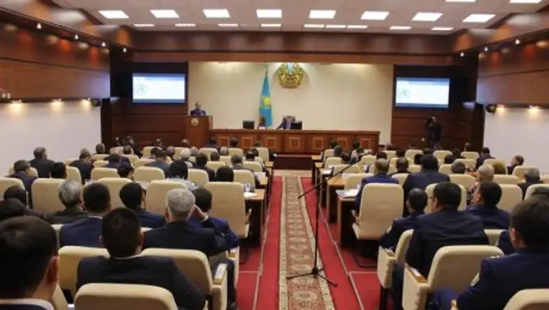 Более 150 полицейских наказали за инцидент с поножовщиной в Таразе