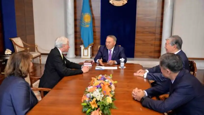 Глава государства встретился с заслуженным деятелем культуры РФ,  писателем Л. Млечиным