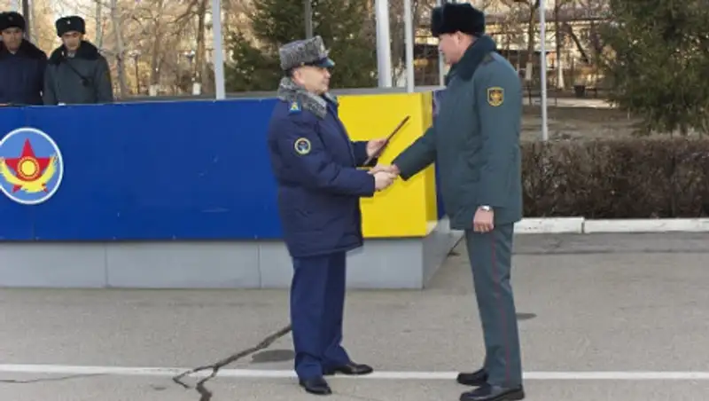 Пятерых детей спас из огня в Алматы контрактник Нурканат Дуйсен