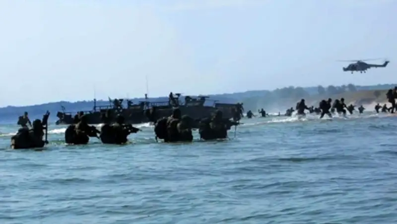 Во время учений НАТО на Балтике затонул польский транспортер-амфибия