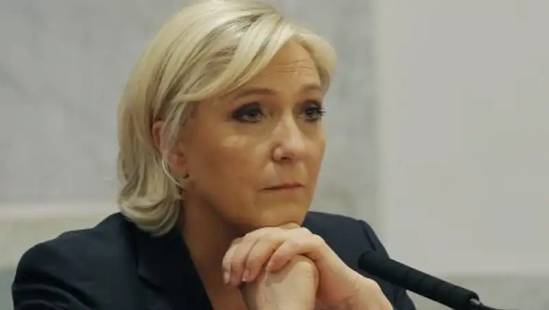 Ле Пен считает, что в случае ее поражения на выборах Францией будет управлять Меркель