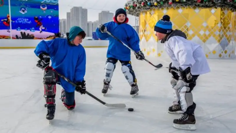 Самая большая горка и каток открыты в Астане