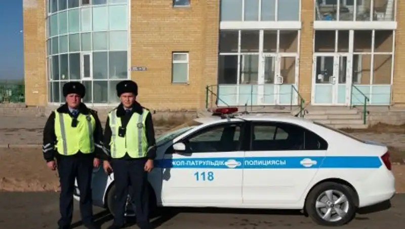 В Астане полицейские предотвратили падение ребенка с балкона 10 этажа