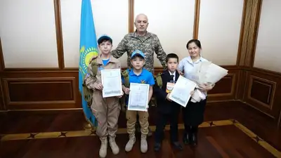 Руслан Жаксылыков наградил лучших юных патриотов, фото - Новости Zakon.kz от 22.12.2022 15:36