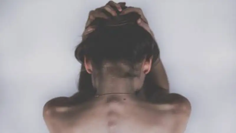 Психолог рассказала, по каким сигналам можно определить депрессию