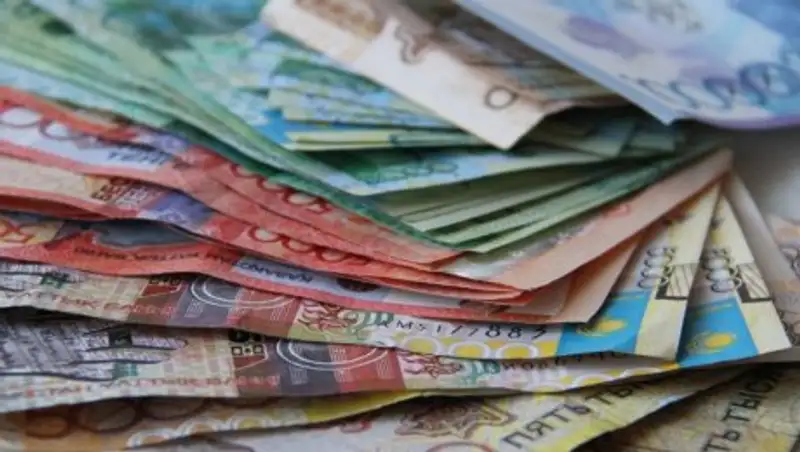 Курс тенге на бирже резко упал