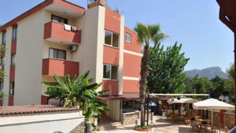 Турецкий отель попытался штрафовать туристов за недоеденную пищу