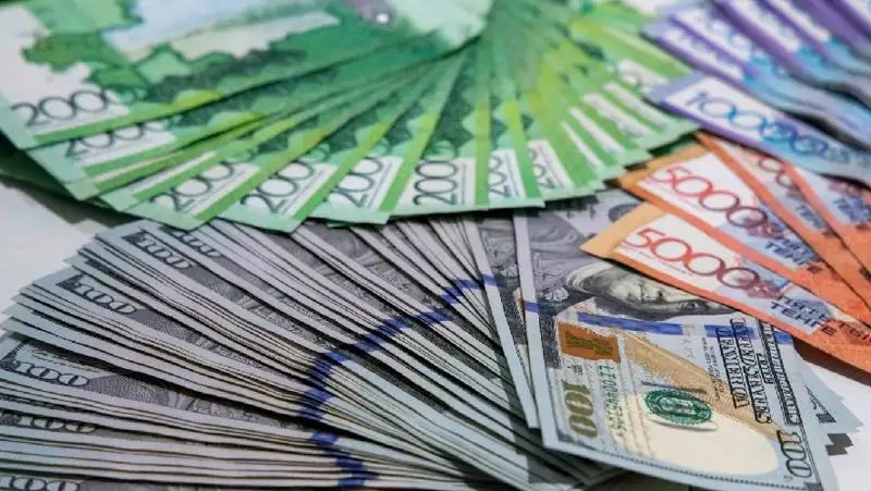 Доллар и евро укрепили свои позиции на торгах