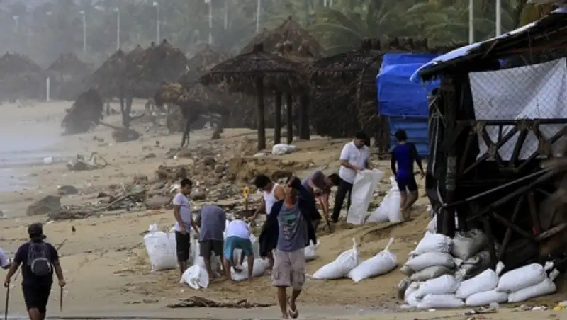 Мексика готовится к удару самого мощного за полвека урагана