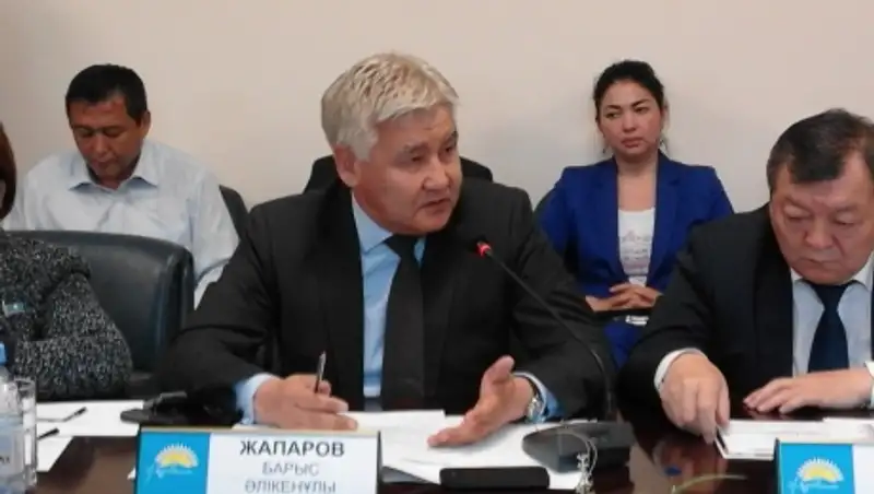 Нелестную оценку дал алматинскому зоопарку директор Архива Президента РК Борис Джапаров