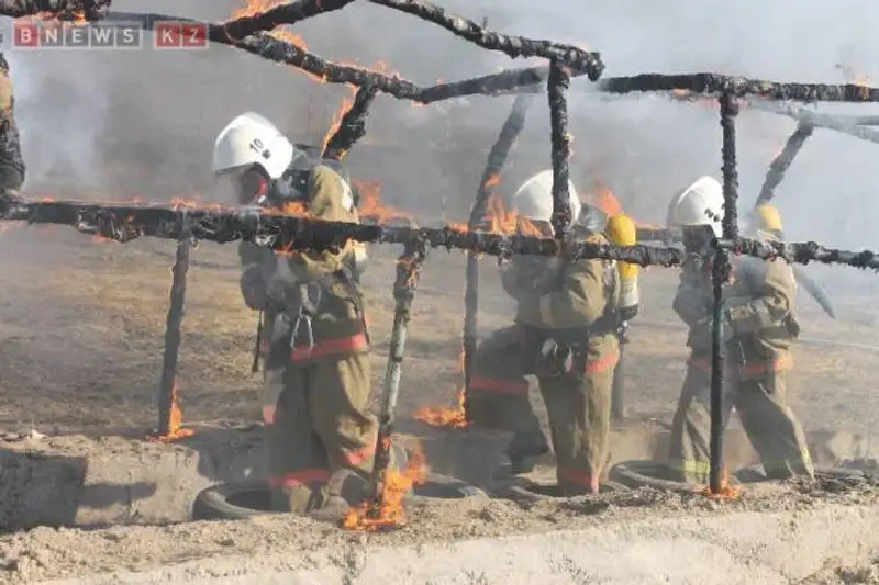 В Кызылорде у пожарных появилась площадка для экстремальных тренировок (фото), фото - Новости Zakon.kz от 26.10.2013 22:46