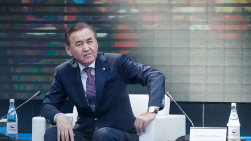 Елбасы продлил полномочия руководителя своей канцелярии