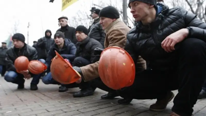 Украинские шахтеры требуют под зданием Рады повышения зарплат и господдержки отрасли