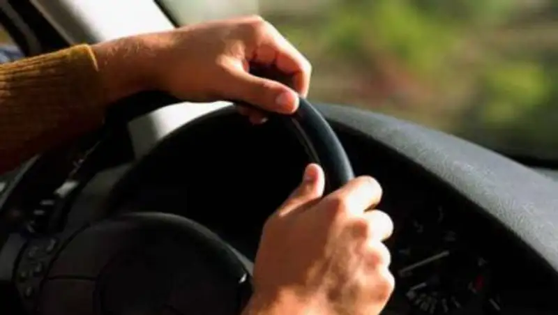 Пьяный узбекистанец на угнанном Mercedes протаранил забор в Нур-Султане