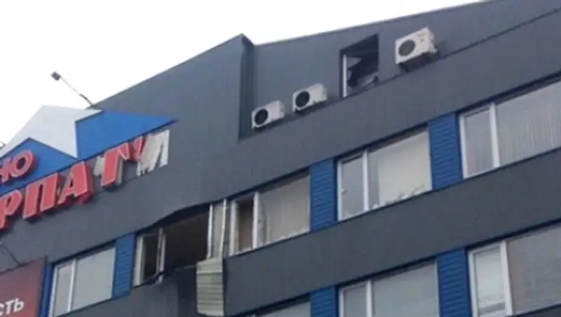 В украинском Мукачево из гранатомета обстреляли магазин бытовой техники