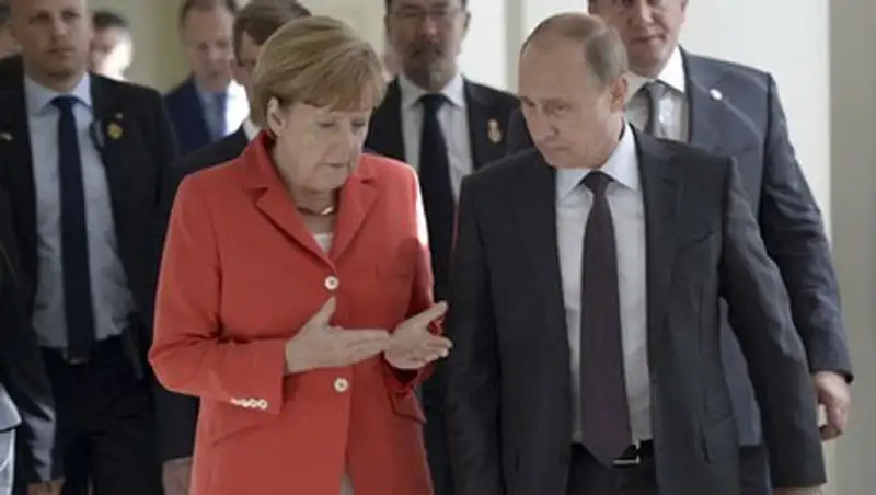 Путин рассказал Меркель о катастрофе на Украине