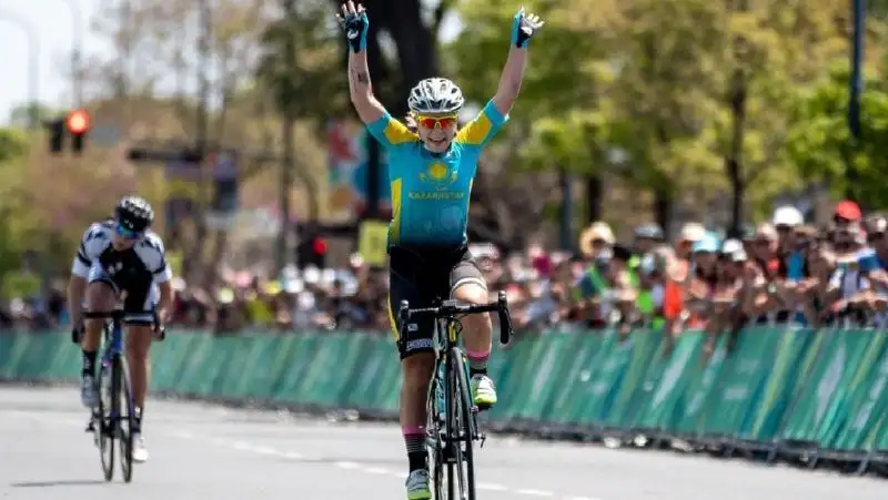 Казахстанские велогонщицы завоевали четыре медали в последний день ЧА