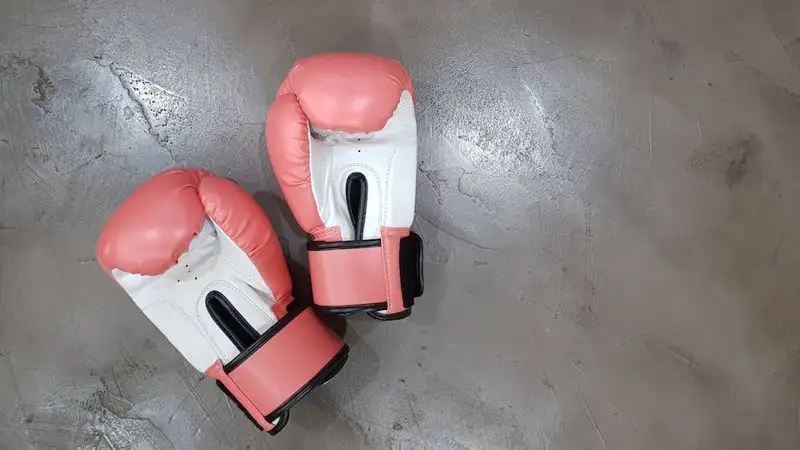 Казахстанец проиграл узбекистанцу за выход в финал ЧА по боксу