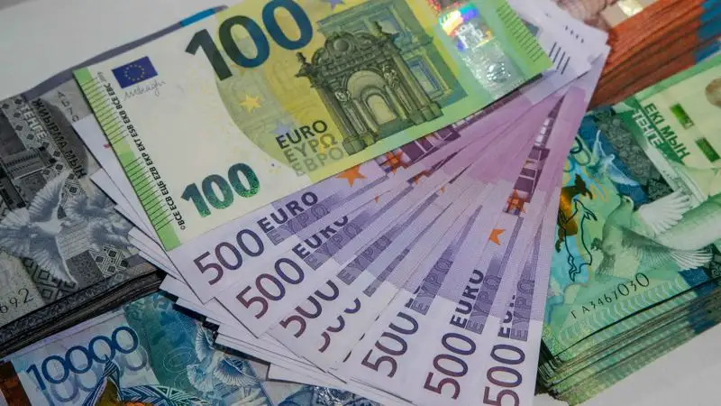 Курсы валют на 7 декабря в обменниках Казахстана