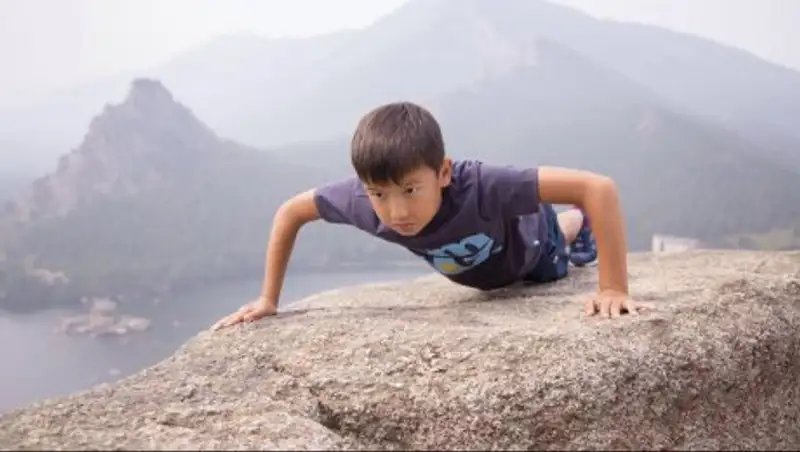 10-летний казахстанец установил новый рекорд, сделав 1000 отжиманий за один подход