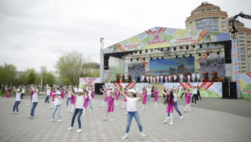 В Атырау с размахом отпраздновали День единства народа Казахстана