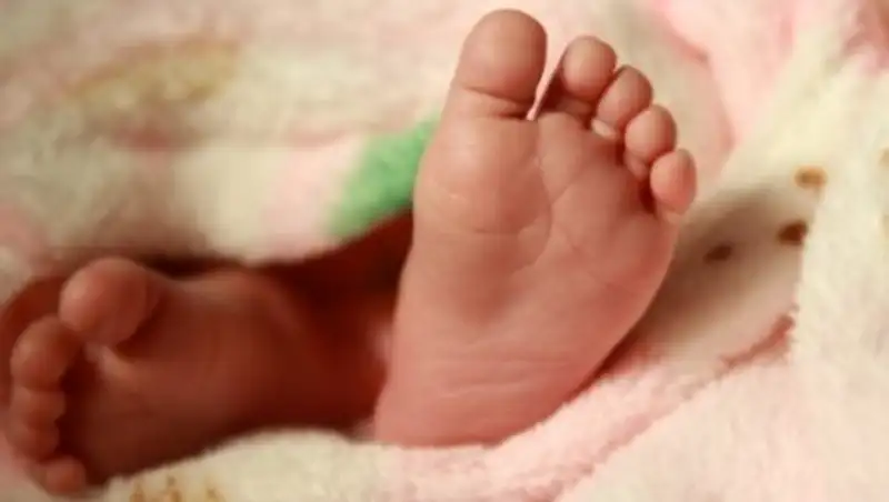 В Павлодаре во время обыска полиция нашла брошенного младенца