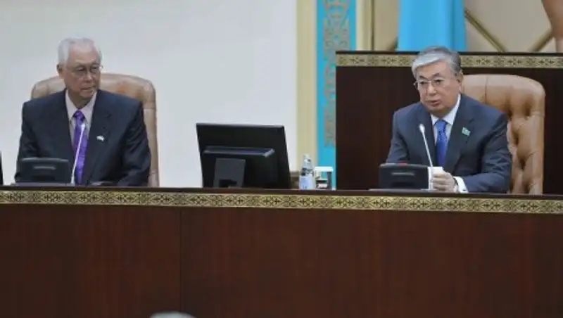 Глава Сената встретился с Почетным старшим министром Сингапура