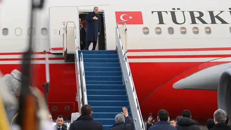 Токаев лично проводил Эрдогана в столичном аэропорту, фото - Новости Zakon.kz от 03.11.2023 18:24