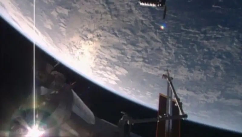 Российские космонавты не будут выходить в открытый космос до следующего года