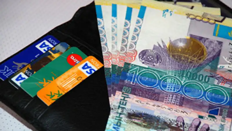 Среднемесячная номинальная заработная плата в июне этого года составила 124 780 тенге