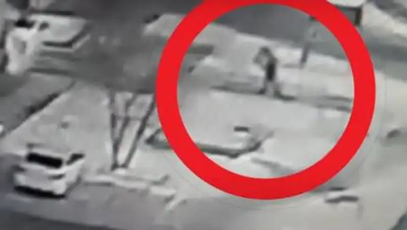 Мужчина украл рекламный баннер в Нур-Султане