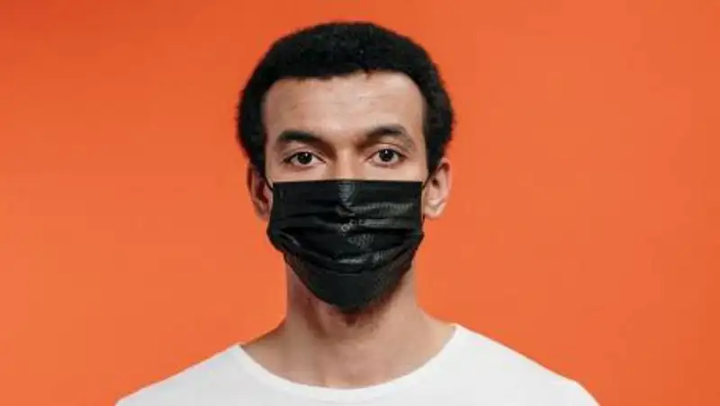 В ВКО будут штрафовать тех, кто носит маски неправильно