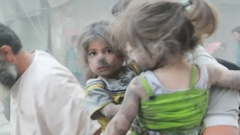 В Алеппо во время "гуманитарной паузы" слышны выстрелы и взрывы