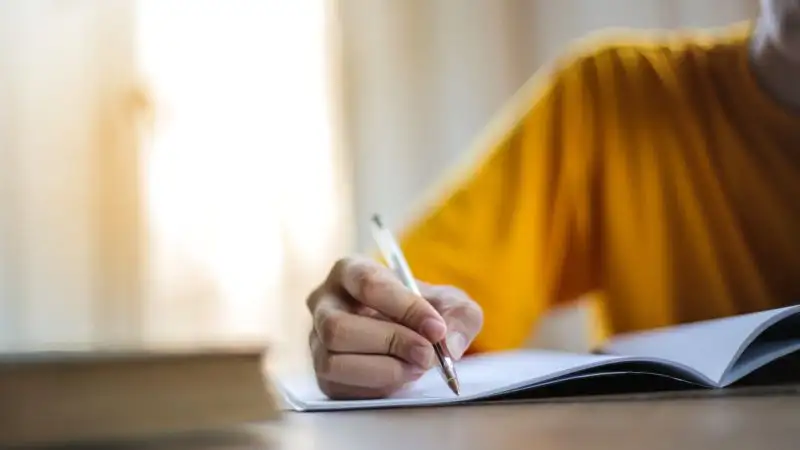 Студенты столичного универа жалуются на протекающую крышу и тараканов