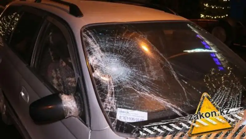 В Алматы сбили рабочего коммунальной службы