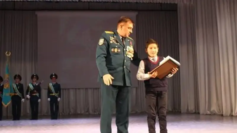 Рискуя жизнью, третьеклассник из Кокшетау спас двухлетнего ребенка