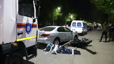 ДТП, мотоцикл, Lexus ES 300, фото - Новости Zakon.kz от 16.04.2022 01:37