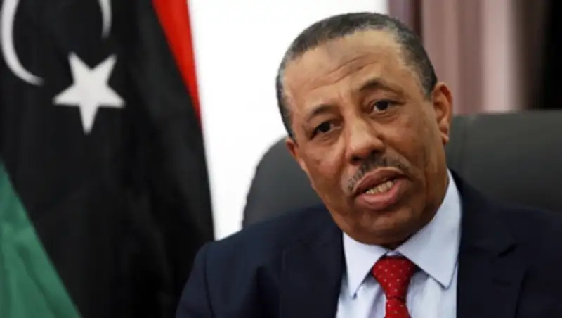 Один из двух премьер-министров Ливии объявил об отставке