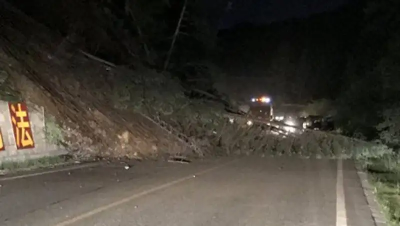 В результате землетрясения в Китае пострадали граждане Франции и Канады